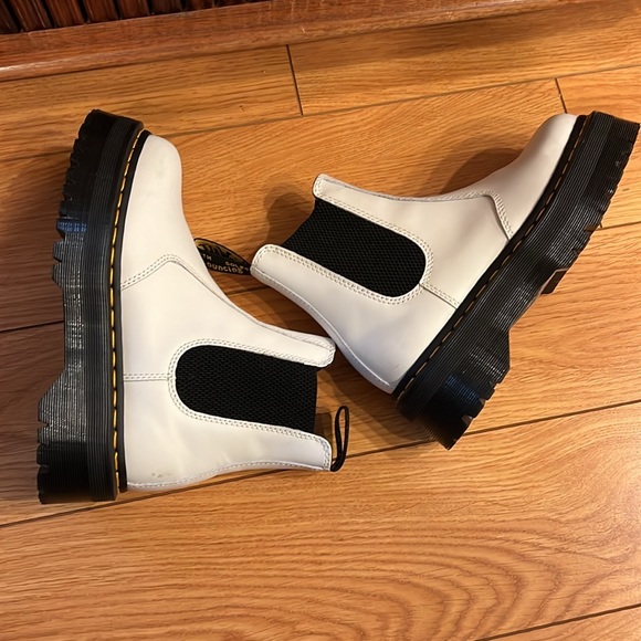 Dr Martens 2976 Platform Chelsea Boot - Picture 10 of 13